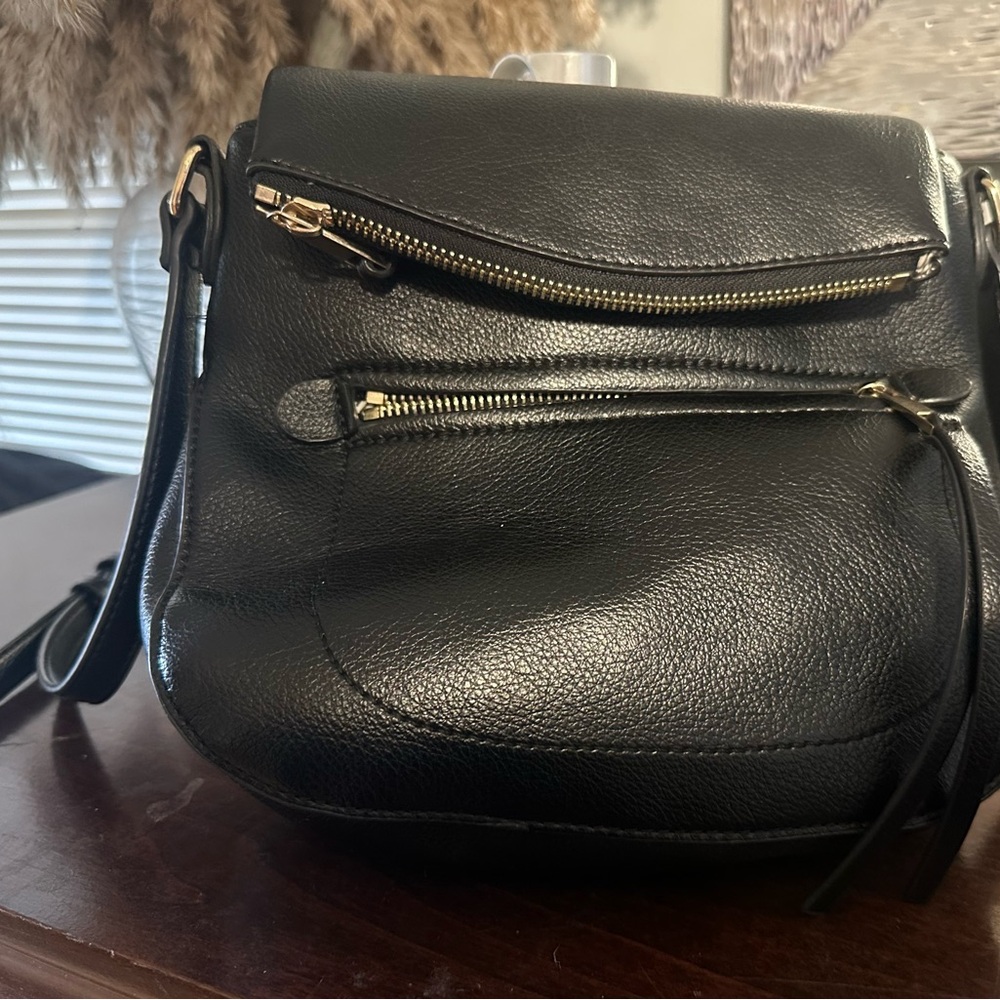 Urban expressions cross boy w zip flap closure